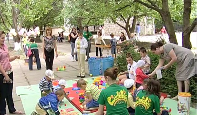 Больница на некоторое время превратилось в веселое царство игр и смеха.