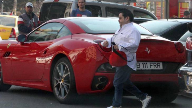 Manelistul Adrian Minune, a fost implicat într-un accident de circulație.