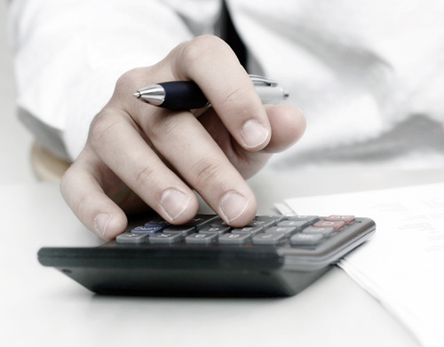 În structura datoriei externe totale a Moldovei pe sectoare, la sfîrșitul primei jumătăți a anului 2012