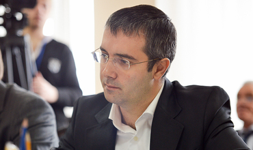 Copiii trebuie protejaţi de relaţiile "netradiţionale" ale maturilor – aşa a comentat deputatul Sergiu Sîrbu intrarea în vigoare a amendamentelor operate recent la Codul contravenţional. 