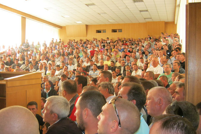 Маршрутчики в зале заседаний претуры Центра встретились с мэром Дорином Киртоакэ.