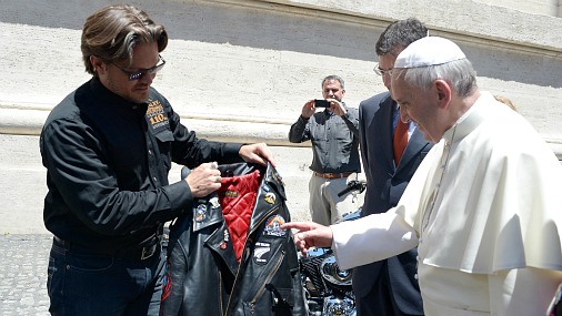  De data aceasta, Suveranul Pontif a binecuvîntat peste o mie patru sute de motociclete Harley Davidson, în Piaţa Sfîntul Petru.