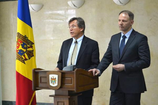 Continuarea reformelor şi o guvernare pro-europeană este unica şansă de a semna Acordul de asociere şi liber schimb în toamna acestui an. 