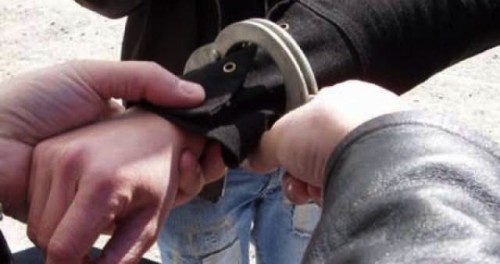 Dacă vor fi recunoscuţi vinovaţi de tâlhărie, tinerii riscă câțiva ani de detenţie.