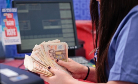 Singurii pe care criza se pare că îi ocoleşte sunt şefii, care controlează afacerile clanului.