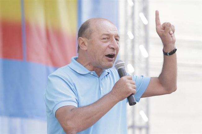 Бэсеску воспринимают как человека, способного решить проблемы Молдовы.