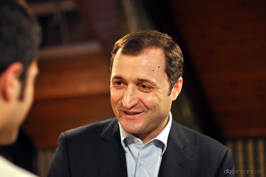 Totodată, în cadrul şedinţei Comisiei juridice s-a produs un schimb de replici dure. Foto: brinzan.com