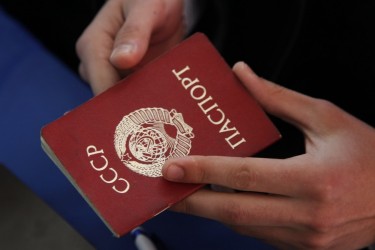 Parlamentul Republicii Moldova a votat un proiect ce interzice persoanelor care dețin pașapoarte sovietice să participe la procesul electoral.