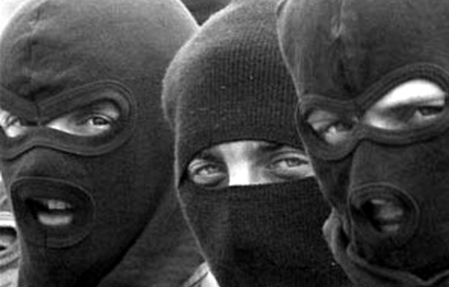 В минувшую ночь, трое неизвестных проникли в дом сотрудника Центра по борьбе с торговлей людьми. 