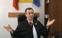  Totuși Oleg Melniciuc va fi președintele Judecătoriei Rîșcani. Deși Nicolae Timofti și-a reiterat refuzul , nu are încotro și îl va numi.