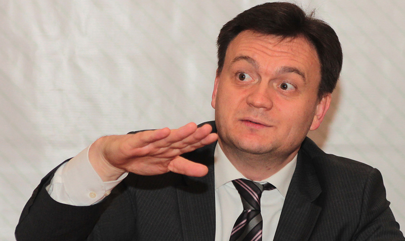 Министр внутренних дел Дорин Речан и его заместитель были пьяны, когда попали в дорожно-транспортное происшествие. 