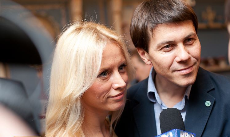 TRIBUNA a decis să facă un top al soţiilor de demnitari care, pe bună dreptate, se pot mîndri cu titlul de „business lady”. 