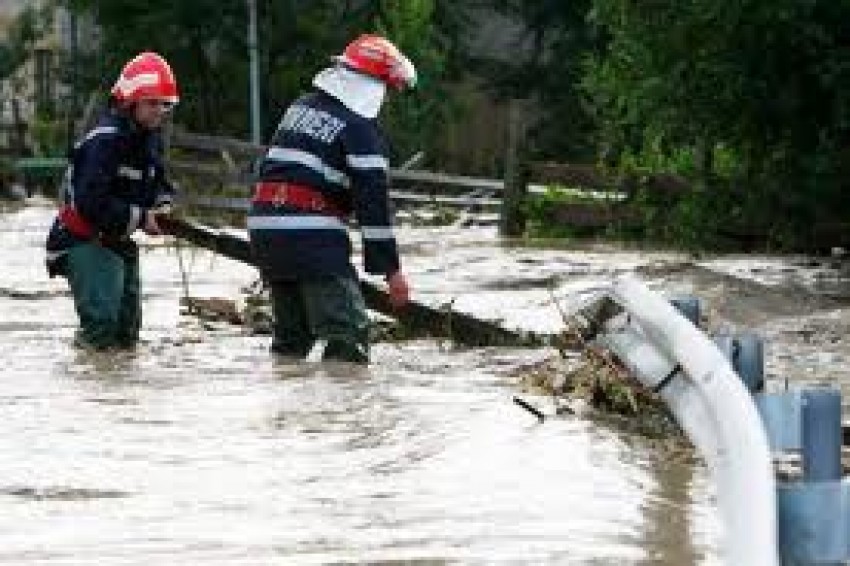 De asemenea, un drum care lega 5 sate a fost distrus  de apele râului Zăbala, care a ieşit din albie.