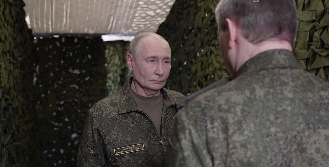 Путин поручил продолжить массированные удары по Украине.