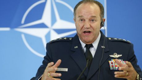 Главнокомандующий силами НАТО в Европе генерал Филип Бридлав.