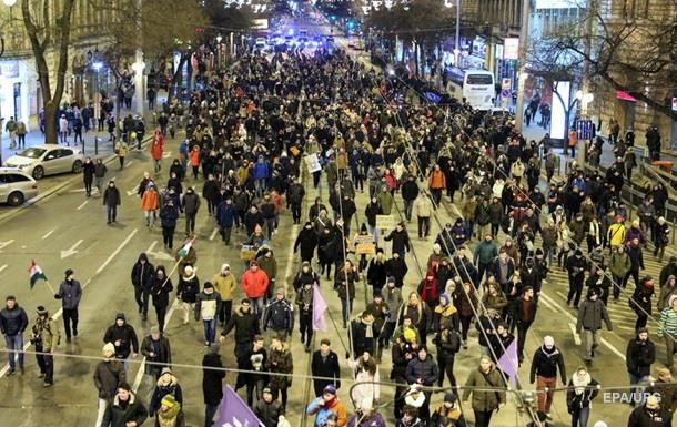 В Будапеште минувшей ночью возобновились протесты, связанные с введением нового трудового законодательства.