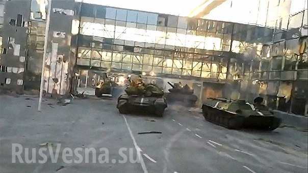 В районе аэропорта города Донецка продолжаются ожесточенные боевые действия. Фото: rusvesna.su