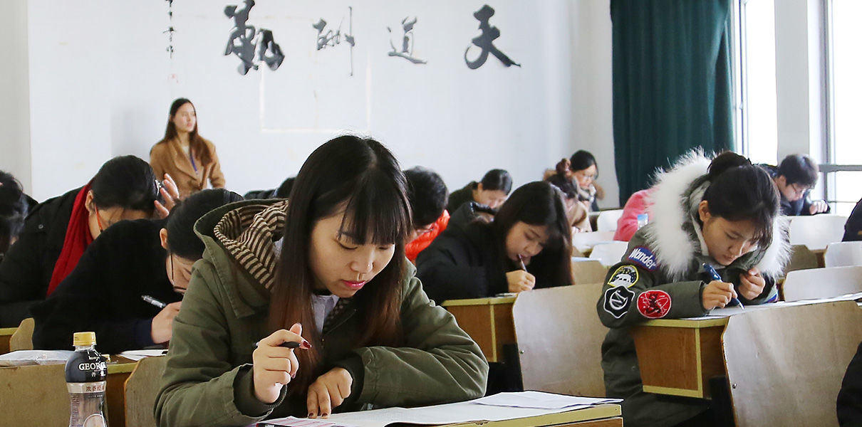 Робот AI-MATHS был разработан компанией AI Chengdu Zhunxingyunxue Technology, которая специализируется на искусственном интеллекте.