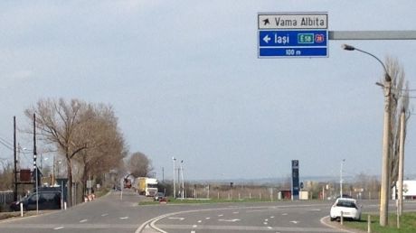 Șefa unei reţele de traficanţi de migranţi, reţinută la vamă. Foto: bzv.ro
