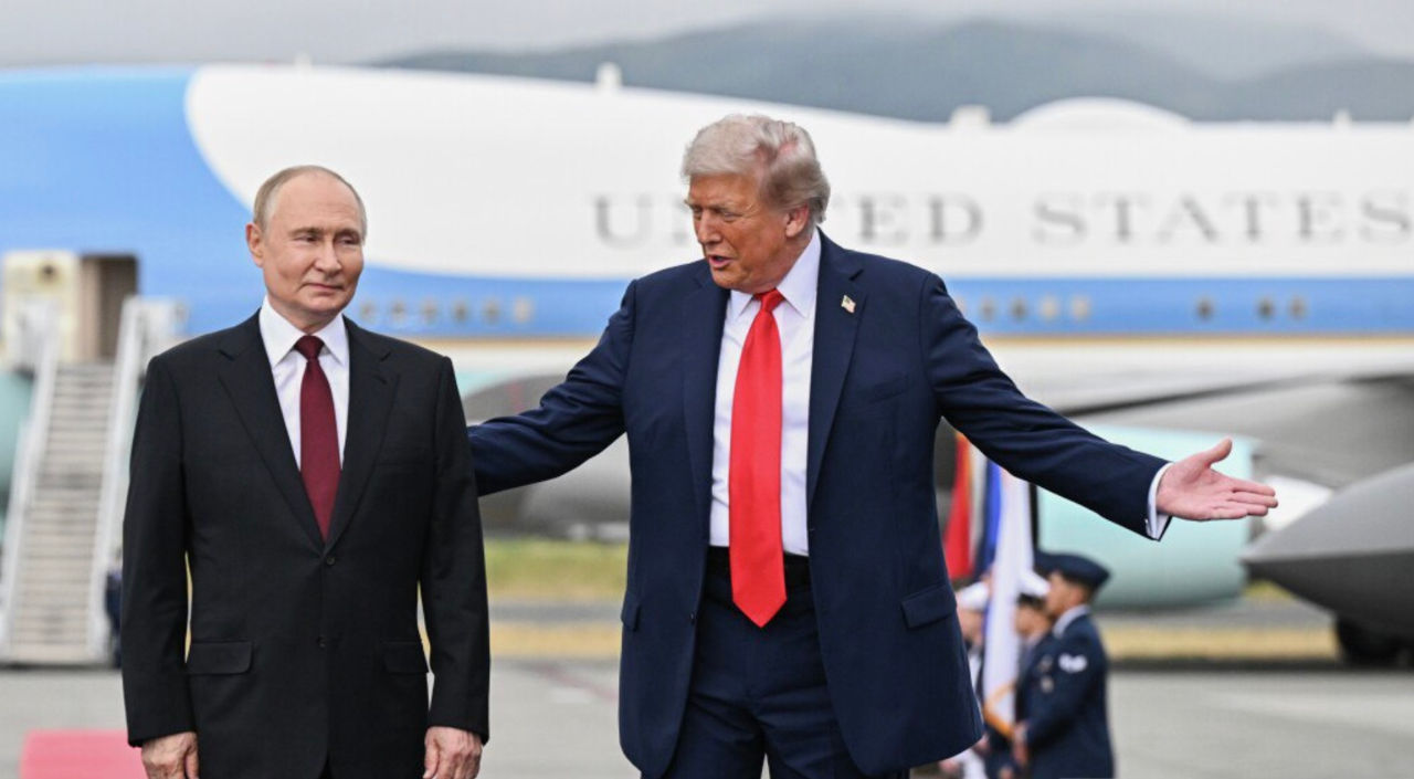 Trump vrea să organizeze vineri un summit trilateral cu Putin și Zelenski.