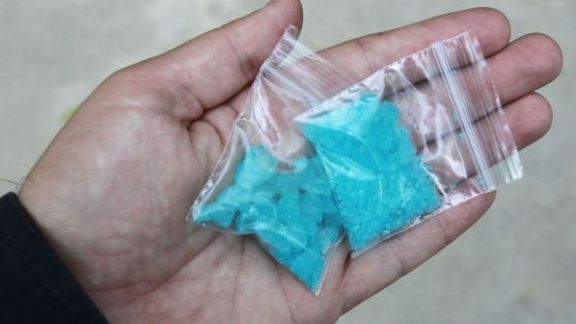 Tinerii comercializau pe teritoriul raionului Strășeni, dar și în alte localități, droguri  precum amfetamină, ecstasy, heroină, marijuană, hașiș. Acestea erau aduse din UE
