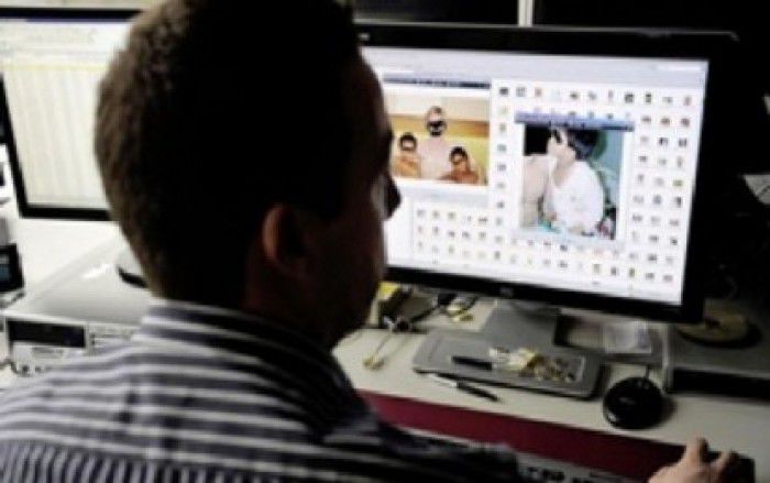 Cinci bărbați, cu vîrste cuprinse între 26 și 34 de ani, sînt cercetați penal fiind suspectați de pornografie infantilă. Foto: monitorulcj.ro