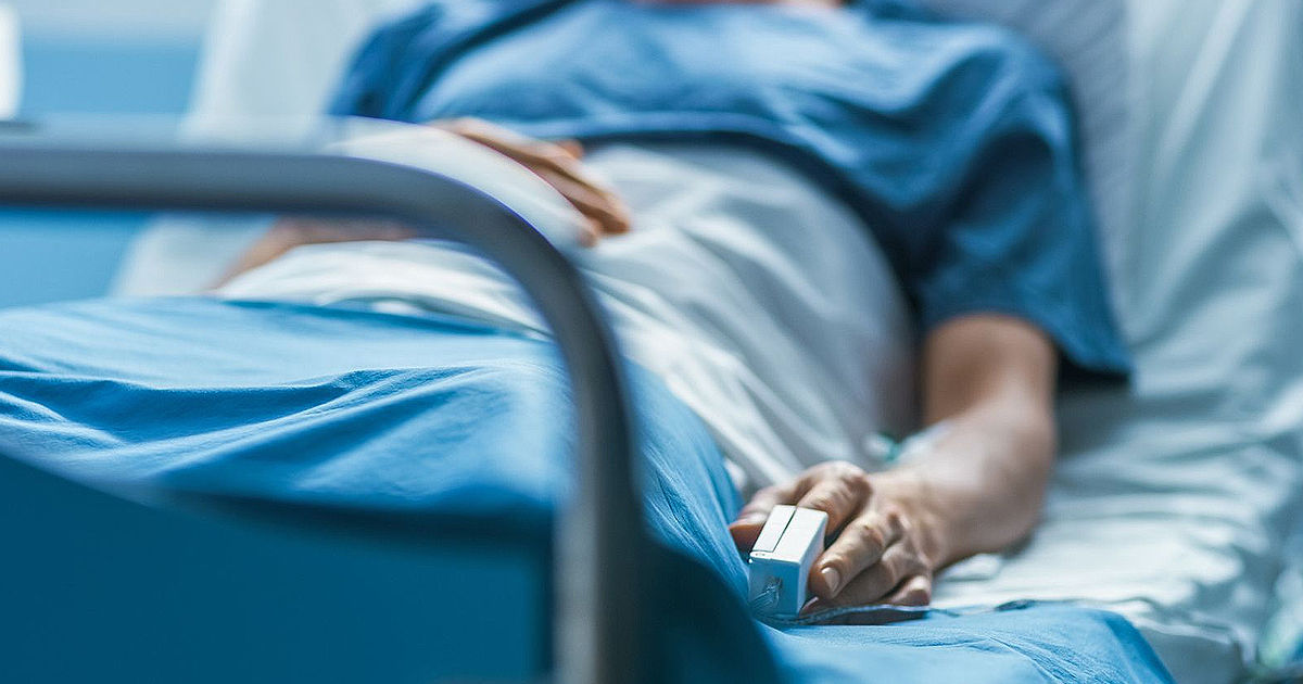 O femeie din Ialoveni, atacată cu o sabie de către propriul fiu: A rămas fără degetul mic de la mână.