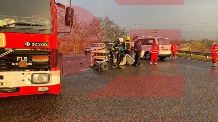 ДТП в Яловенах: На месте работали врачи и спасатели.
