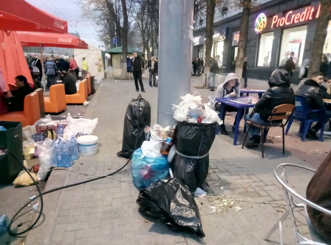 Cum s-a chefuit și mâncat de Hramul Chișinăului printre gunoaie