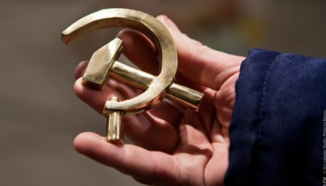 "Депутаты вновь пытаются продвинуть коммунистов во власть, но народ помнит те восемь лет правления, и больше не хочет повторений".  Фото: grenada.com.md