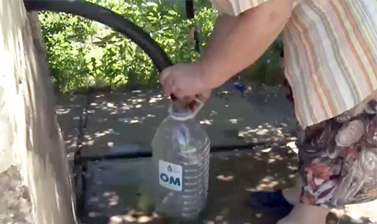 Пока люди остаются без воды, мэр Будешт Нина Костюк говорит, что недавно узнала о проблеме.  