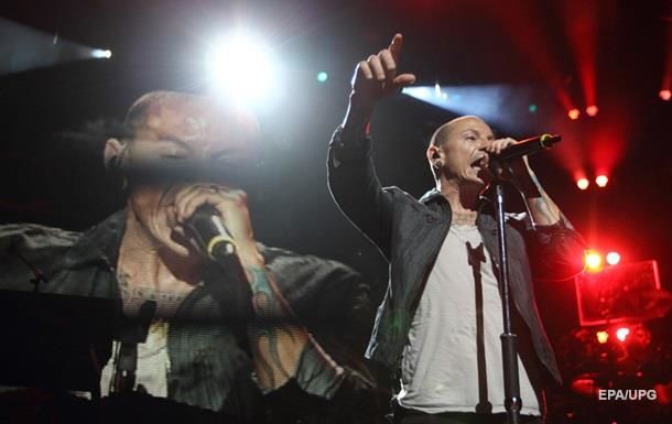 За несколько часов до смерти Беннингтона Linkin Park выложили клип на песню Talking To Myself.