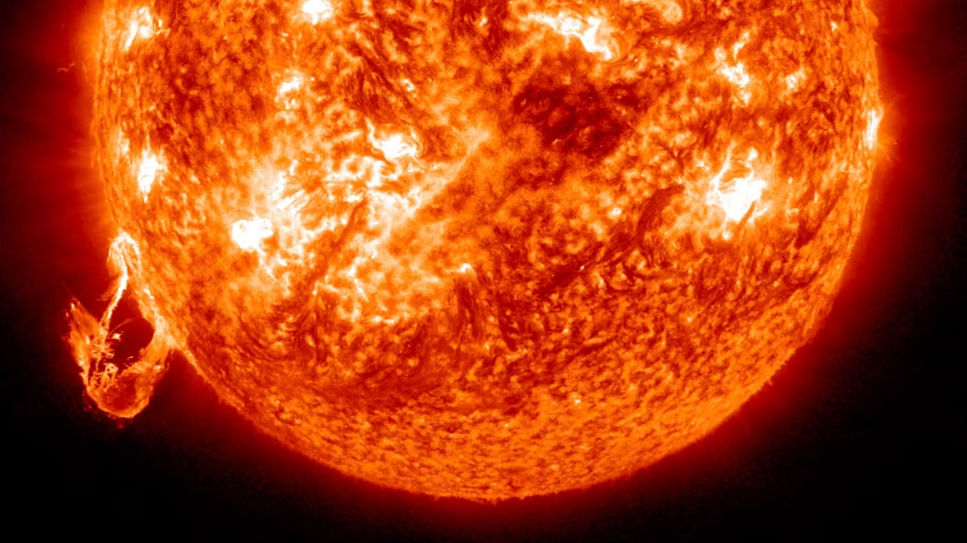 Două erupții puternice au fost înregistrate pe Soare pe 8 decembrie.
