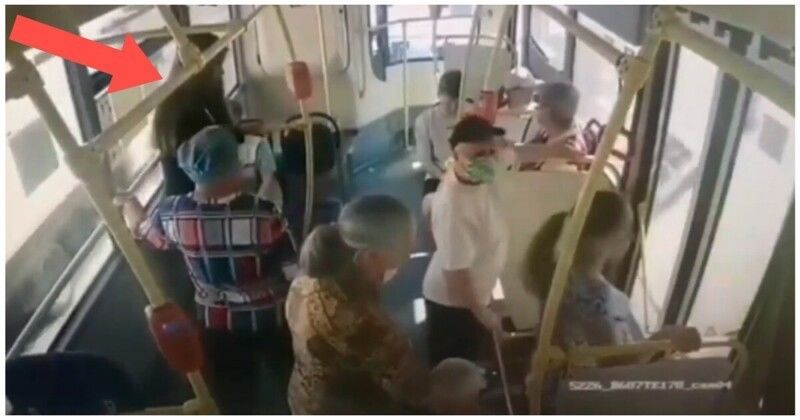 В Москве никто не помог девушке, потерявшей сознание в автобусе.