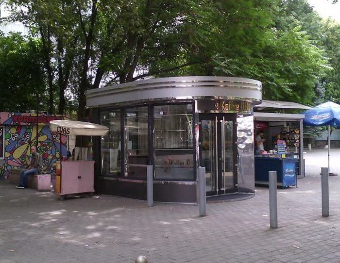 Chirtoacă, a dat indicația ca ghereta instalată în preajma liceului român-francez „Gh.Asachi” să fie strămutată. Foto: noi.md