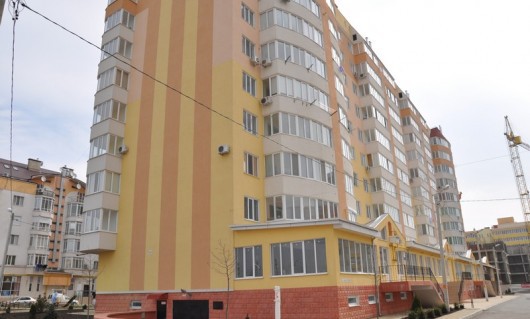O sută de familii se declară înşelate de către fondatorii unei companii de construcţii, „Kartier Konstruct Company” SRL.