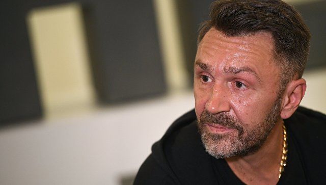 Певец Сергей Шнуров стихотворением прокомментировал решение властей Украины.