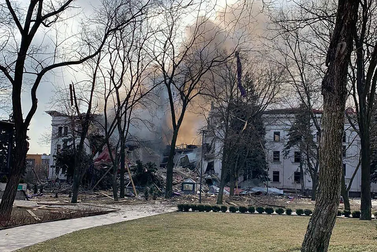 Горсовет Мариуполя: В драмтеатре города погибли около 300 человек.