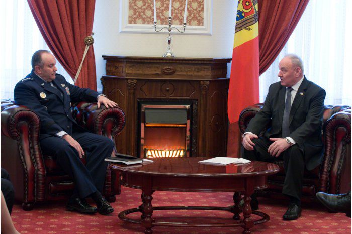Президент Тимофти приветствовал визит американского генерала.