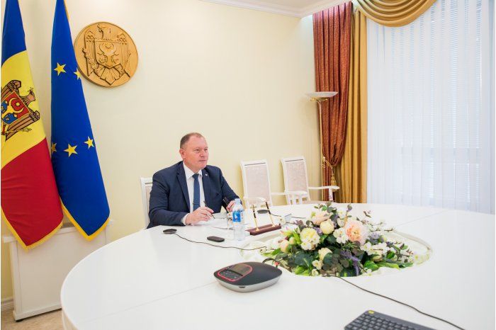 Аурелиу Чокой поздравил выпускников Академии государственного управления.