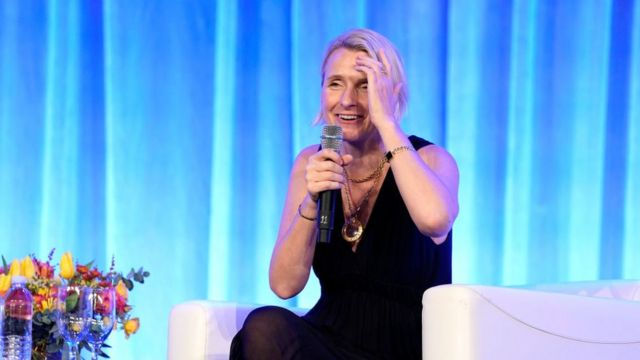 Автор романа "Ешь, молись, люби" Элизабет Гилберт.