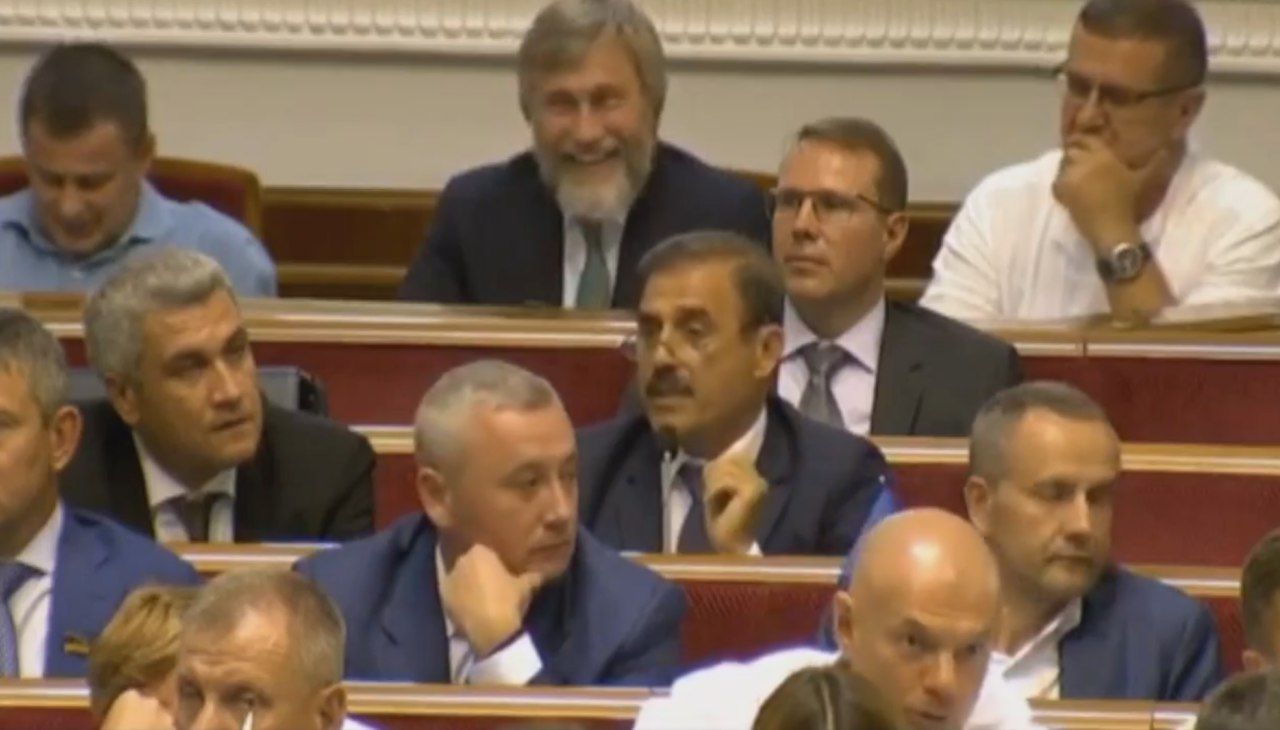 В ходе своего выступления Киссе попытался говорить по-украински, мешая его с русскими словами.