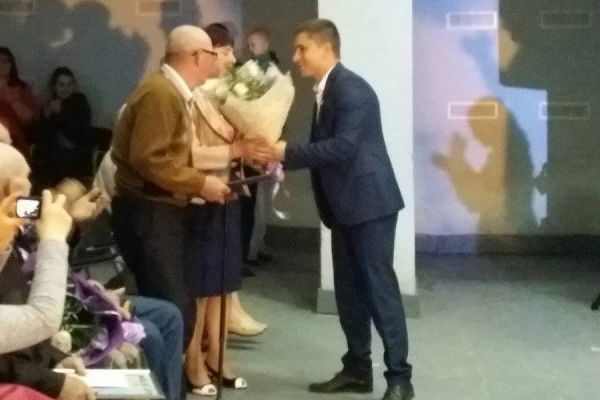 Глава Бессарабского района поздравил семьи, прожившие в браке более 60 лет.
