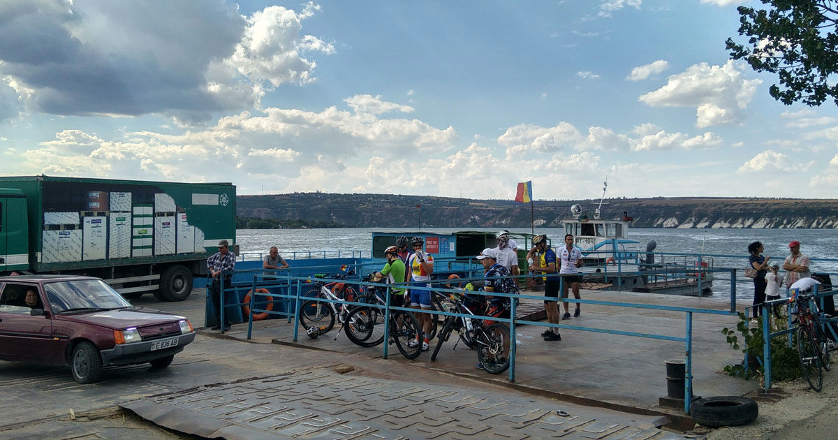 Пограничный пост «Моловата» временно закрыт из-за ветра.