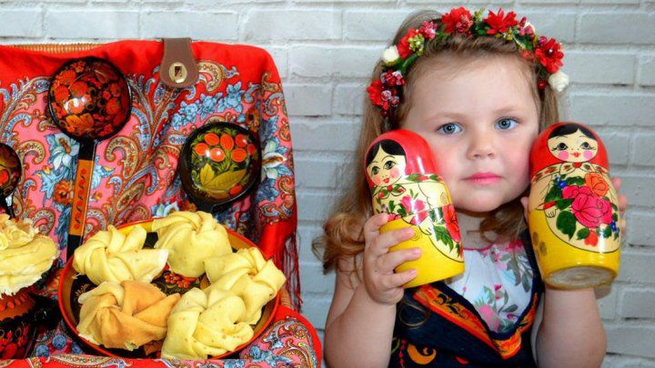 La doar 3 ani, a schimbat jucăriile pe reţete: E vlogger culinar. Foto: publika.md