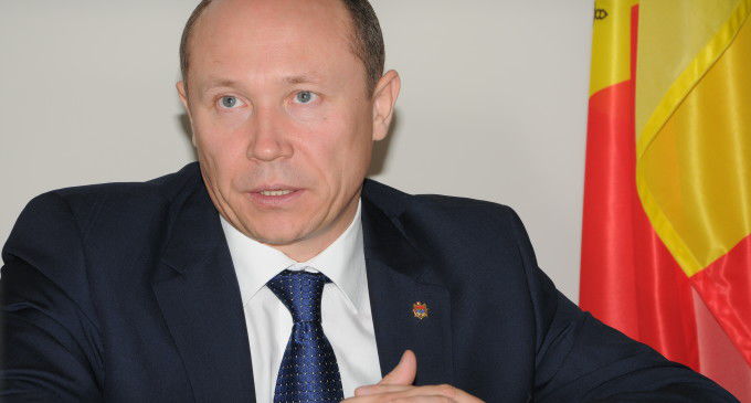 Стрелец, заявил, что ДПМ несет полную ответственность за политический и экономический кризис в стране.
