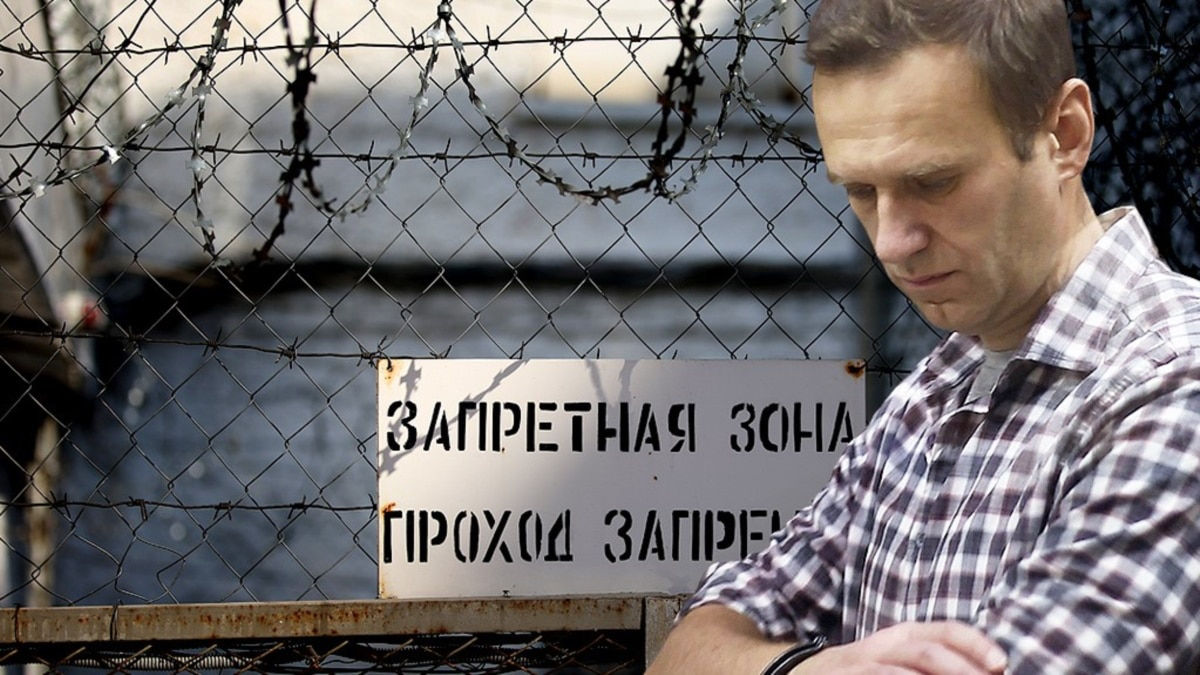 Заключенным запретили смотреть на Навального: их заставляют по звонку отворачиваться.