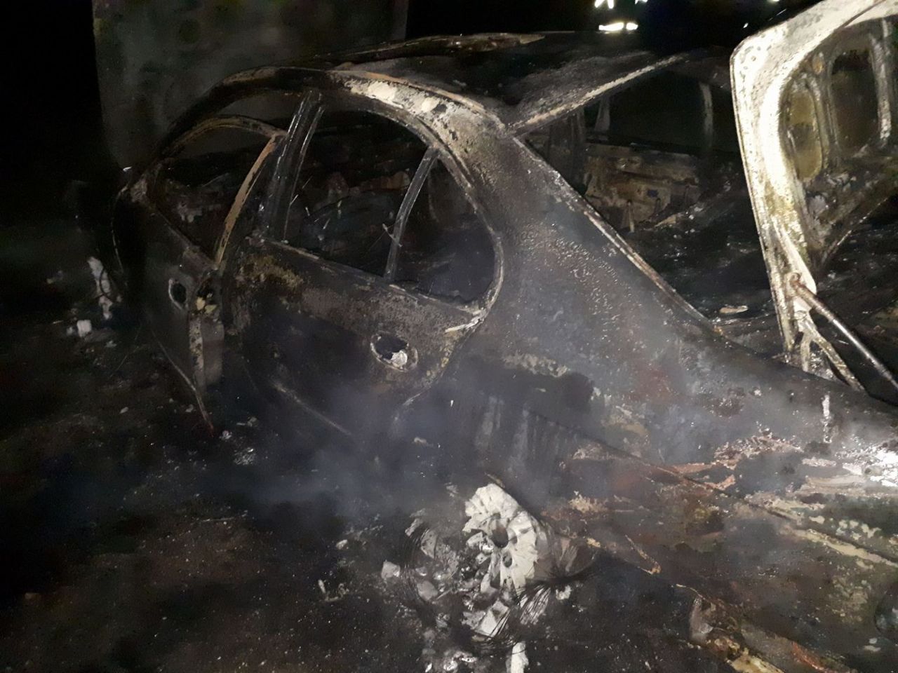 В Хынчештском районе сгорел автомобиль BMW.