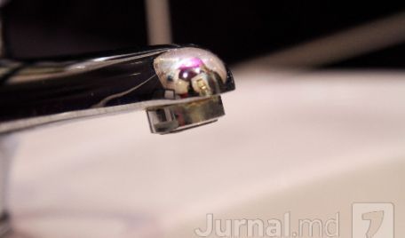 Mai blocuri din capitală rămân astăzi fără apă la robinet în legătură cu anumite lucrări planificate la reţele, informează SA „Apă-Canal Chişinău”.