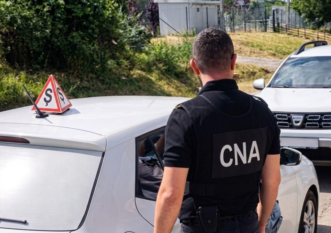 В Кишиневе инструктора автошколы задержали за взятку в 900 евро.